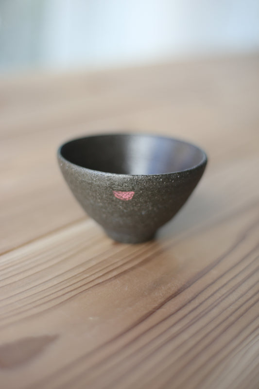 半点湯呑み PINK黒御影_1