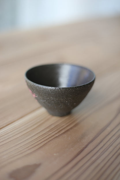 半点湯呑み PINK黒御影_1