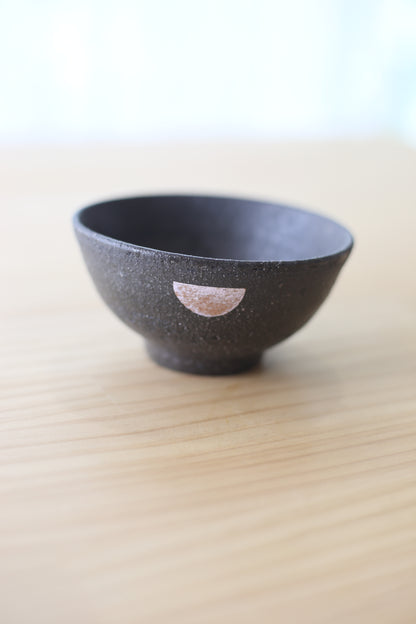 半点茶碗 白茶黒御影