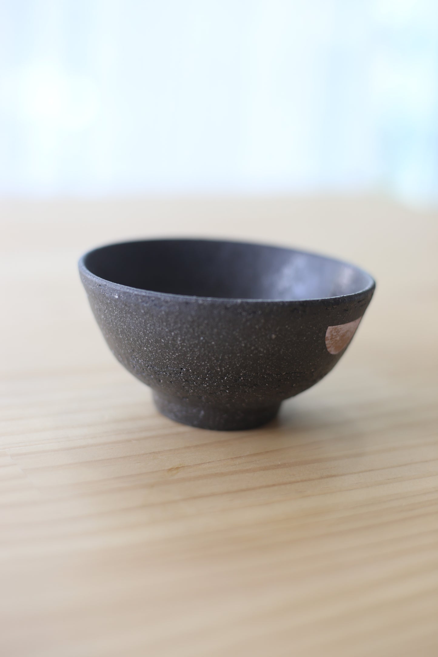 半点茶碗 白茶黒御影