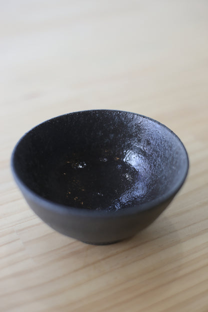 半点茶碗 白茶黒御影